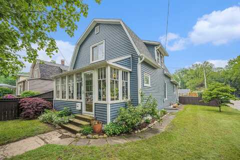 129 Plainwell Street, Plainwell, MI 49080