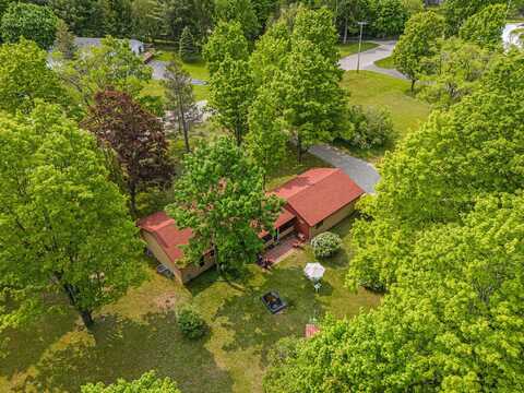 8424 3rd Street, Onekama, MI 49675