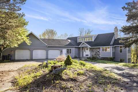 620 Twin Lakes Drive NE, Grand Rapids, MI 49525