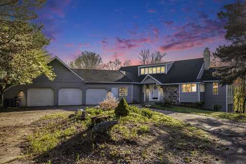 620 Twin Lakes Drive NE, Grand Rapids, MI 49525