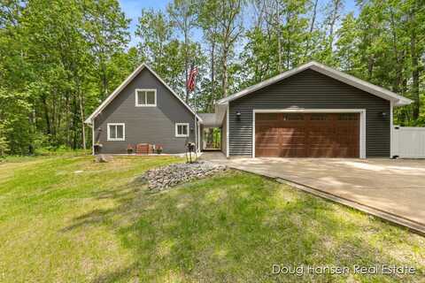 8120 Carriage Lane, Stanwood, MI 49346