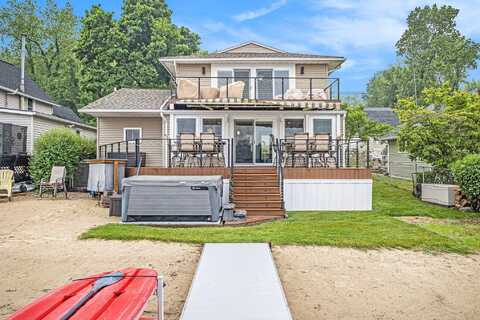 356 Lyon Lake Road, Marshall, MI 49068