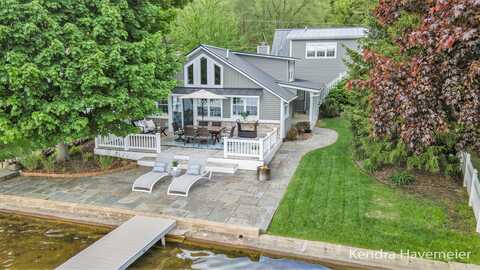 8779 Je Ne Be Drive NE, Rockford, MI 49341