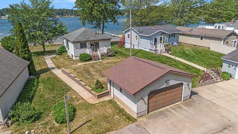 2975 Lakeshore Road, Twin Lake, MI 49457