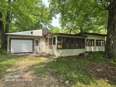 2327 W Midway Drive, White Cloud, MI 49349
