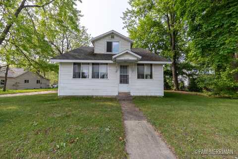 1390 E Wilcox Avenue, White Cloud, MI 49349