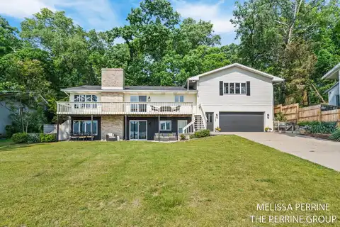 3267 Shadyside Drive NE, Grand Rapids, MI 49525