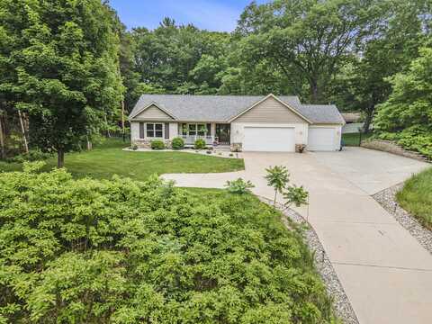 18440 Iroquois Drive, Spring Lake, MI 49456