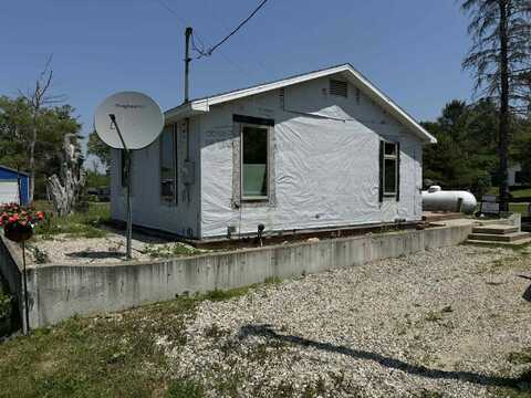 9388 S Lake Drive, Evart, MI 49631