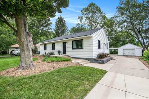 2016 Engleside Drive SE, Grand Rapids, MI 49546