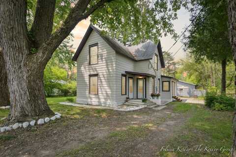 304 S Muenscher Street, Howard City, MI 49329