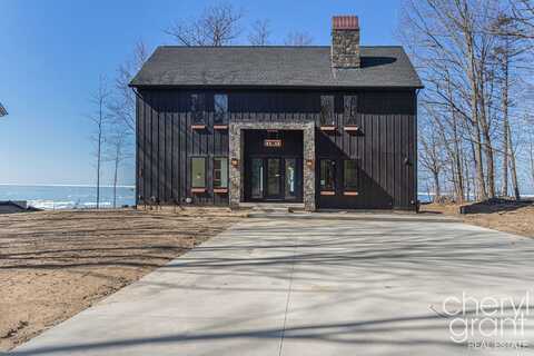 2578 Lakeshore Drive, Fennville, MI 49408