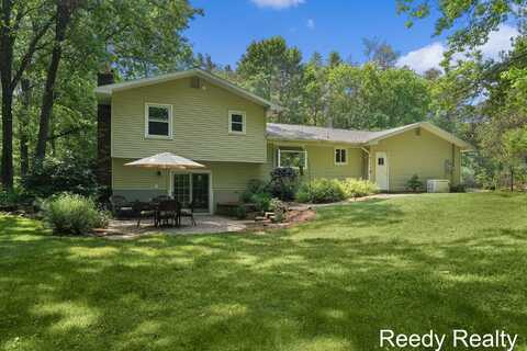13155 Beckwith Drive NE, Lowell, MI 49331