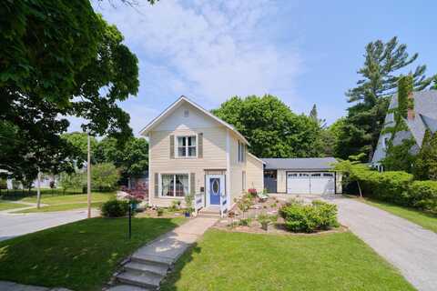 470 4th Street, Manistee, MI 49660