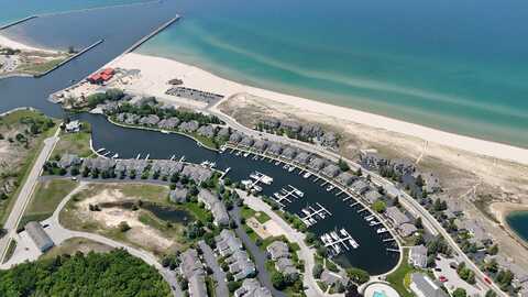 32 Marina Drive N, Manistee, MI 49660