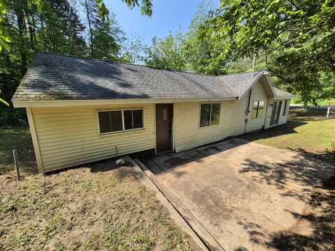 2468 N Mundy Avenue, White Cloud, MI 49349