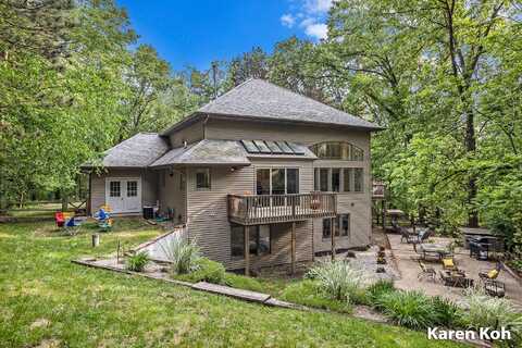 240 Pettis Avenue NE, Ada, MI 49301