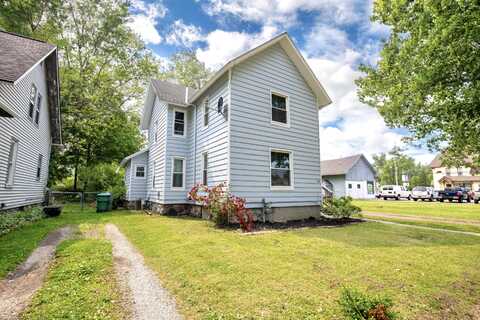109 S Hooker Avenue, Three Rivers, MI 49093