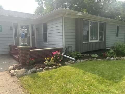 201 Goodell Avenue, Colon, MI 49040