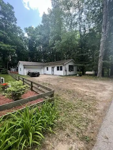 2599 Pleasant Lake Shore Drive, Cadillac, MI 49601