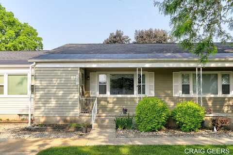 1061 Village Lane, Jenison, MI 49428