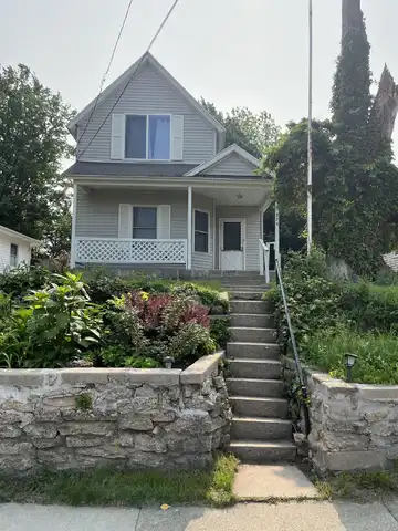 824 Emerald Avenue NE, Grand Rapids, MI 49503