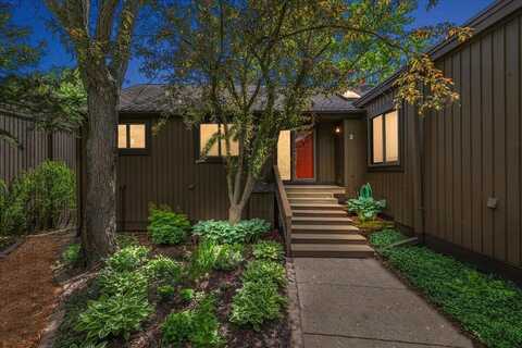 2 Eastbury Court, Ann Arbor, MI 48105