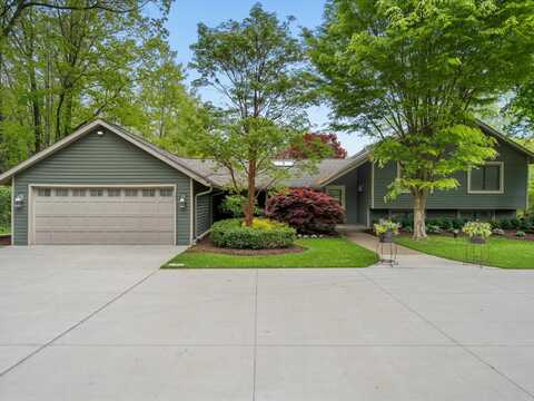 1201 E Leonard Road, Leonard, MI 48367