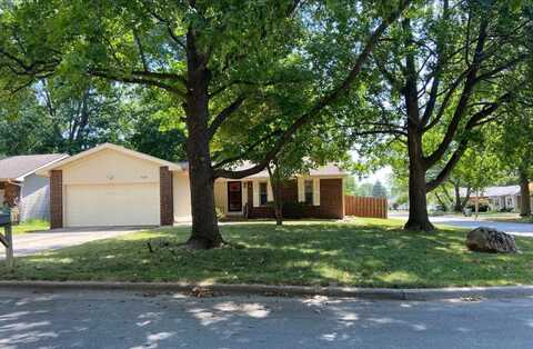 3338 S Roanoke Avenue, Springfield, MO 65807