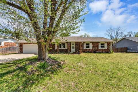 1024 S Oakland Avenue, Bolivar, MO 65613