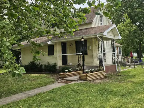 312 W Locust Street, Aurora, MO 65605