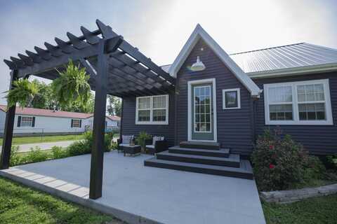 600 South Street, Stockton, MO 65785