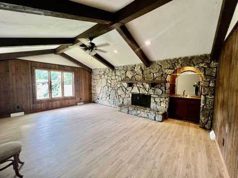 1532 E Camino Alto Street, Springfield, MO 65804