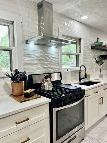 4211 W Gardenia Drive, Battlefield, MO 65619