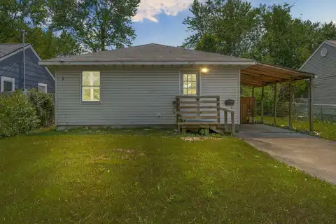 2528 W High Street, Springfield, MO 65803