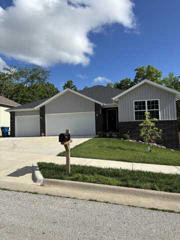 1502 W Parkview Avenue, Ozark, MO 65721