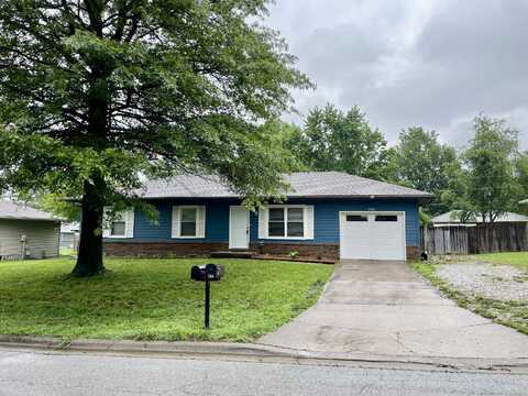 709 E Scott Wayne Drive, Nixa, MO 65714