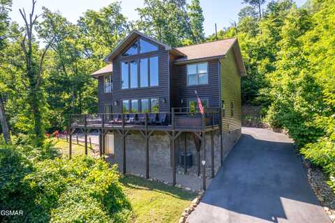 933 E Foothills Drive, Gatlinburg, TN 37738