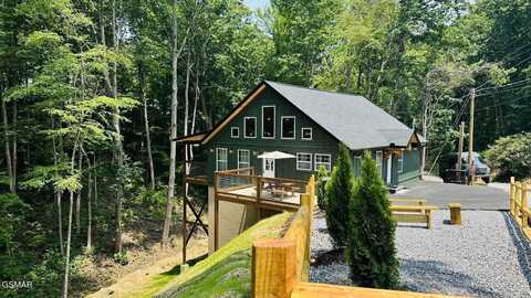 1504 Ginnys Trail, Sevierville, TN 37876