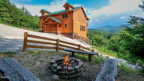 1643 Barn Door Lane, Sevierville, TN 37862