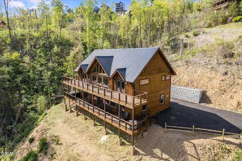 201 Laurel Oaks Way, Gatlinburg, TN 37738