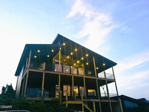 743 Village Loop Road, Gatlinburg, TN 37738