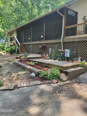 928 E Cross Road, Dandridge, TN 37725