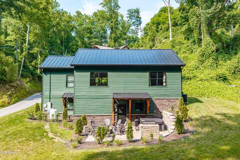 706 Kelly St, Gatlinburg, TN 37738