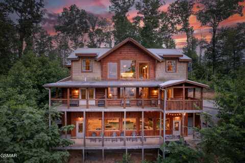 809 Pinecrest Way, Sevierville, TN 37862