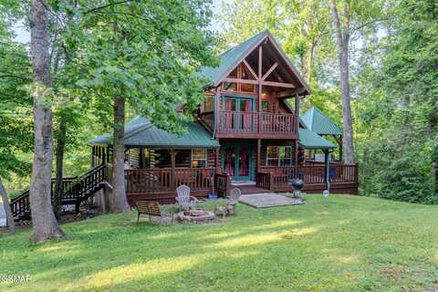 421 Laurel Avenue, Gatlinburg, TN 37738