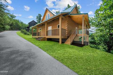 775 Chickasaw Gap Way, Pigeon Forge, TN 37863