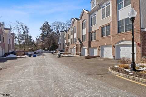 3 Ashley Ct, Hawthorne, NJ 07506