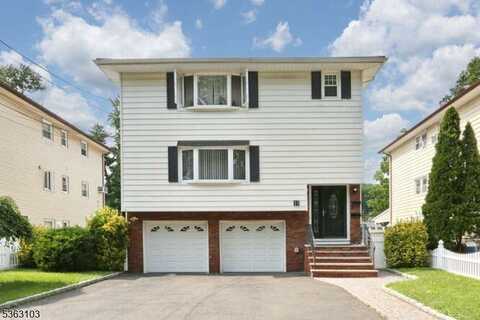 29 Leliarts Ln, Elmwood Park, NJ 07407