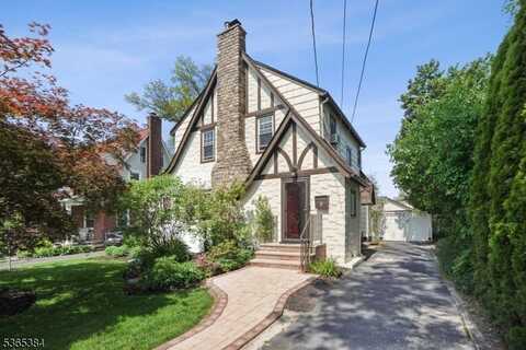 7 Undercliff Rd, Millburn, NJ 07041